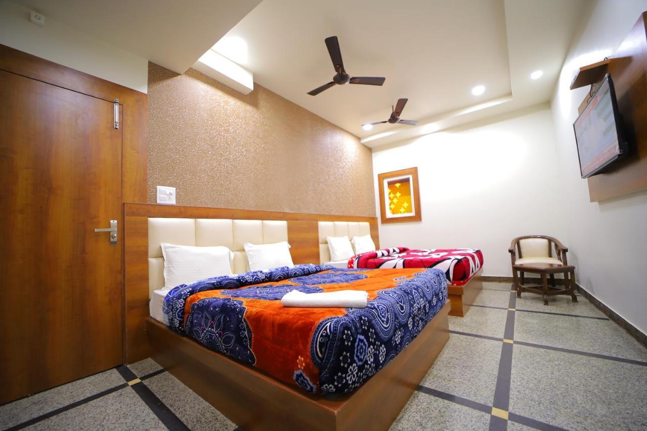 Hotel Royal Phoenix Agra  Kültér fotó