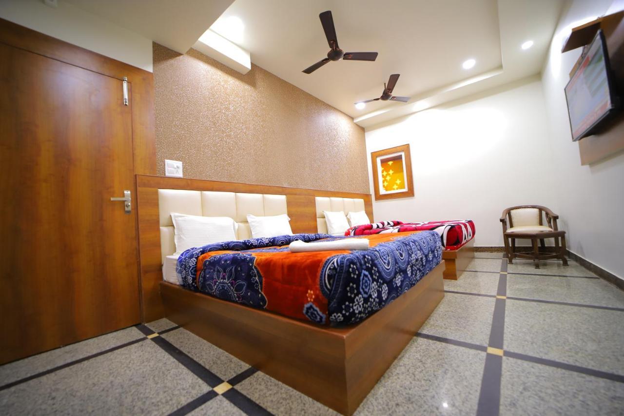 Hotel Royal Phoenix Agra  Kültér fotó
