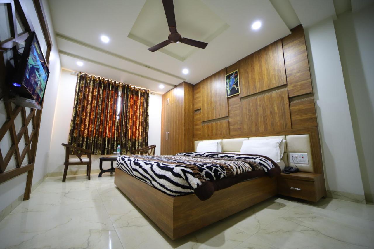 Hotel Royal Phoenix Agra  Kültér fotó