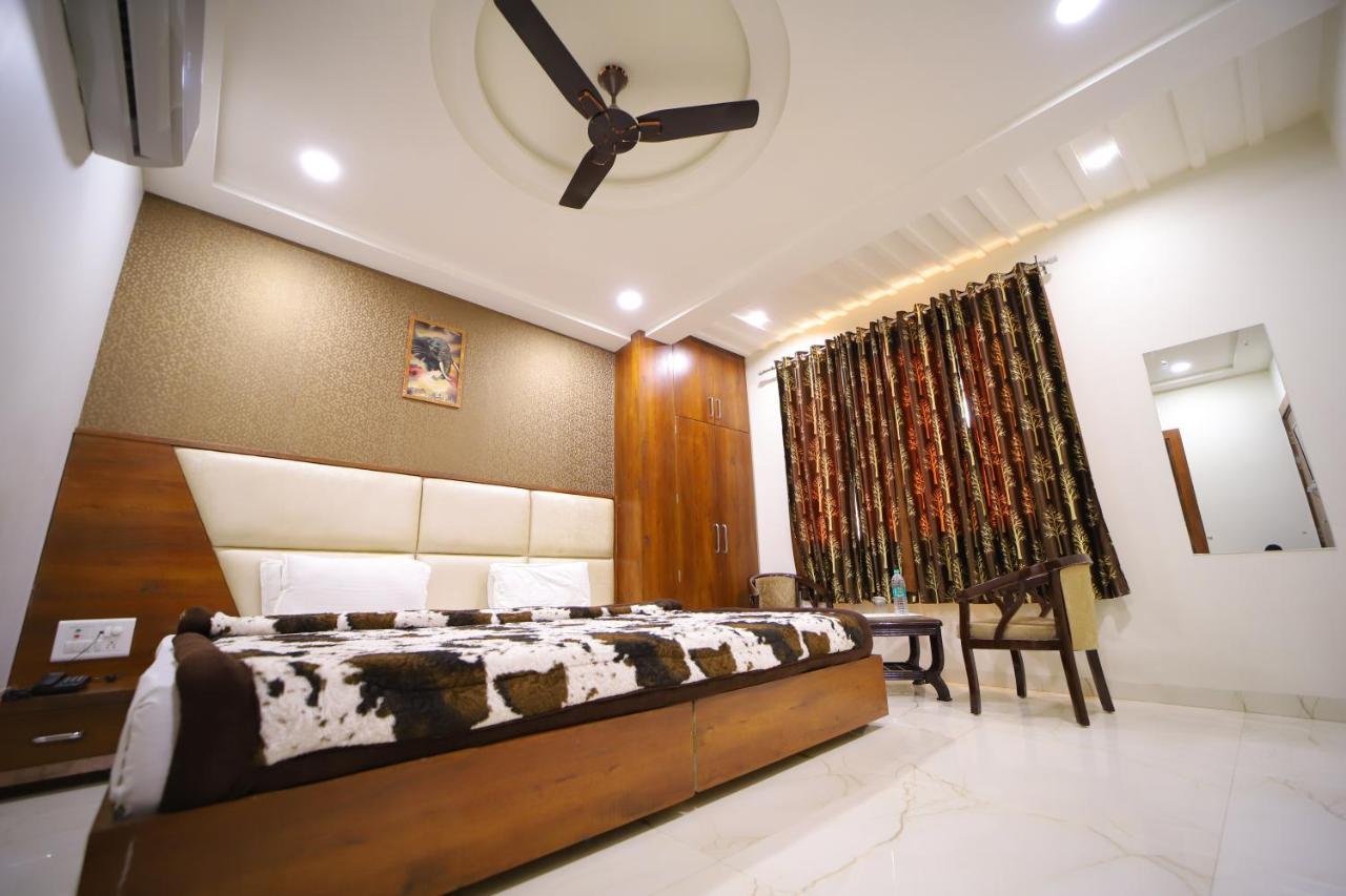 Hotel Royal Phoenix Agra  Kültér fotó